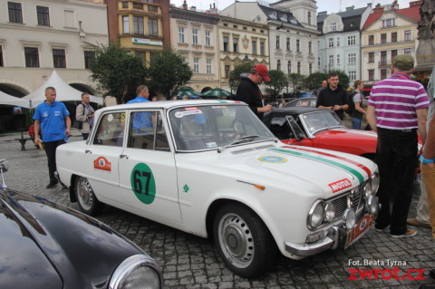 Rajd starych samochodów na cieszyńskim rynku (fotogaleria)