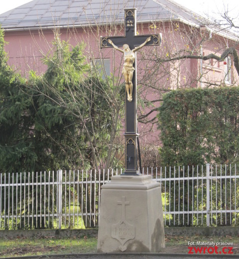 Krzyż w Mostach odnowiony