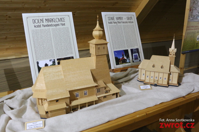 Unikalna wystawa kościołów, kaplic i dzwonnic z drewna