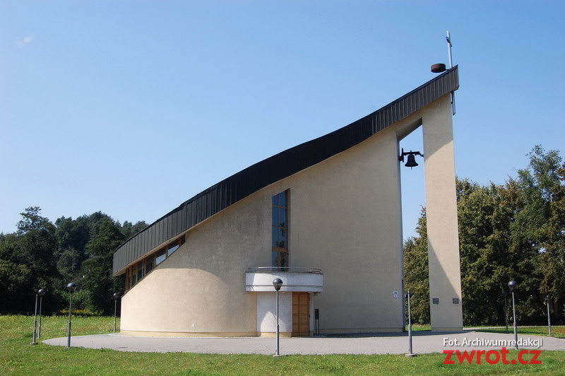 Kościół w kształcie łzy służy wiernym już piętnaście lat