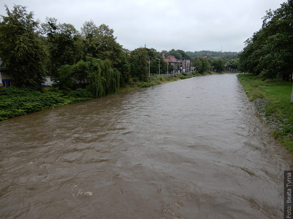 Meteorolodzy ostrzegają przed powodziami. Zwoływane są sztaby kryzysowe, odwoływane imprezy