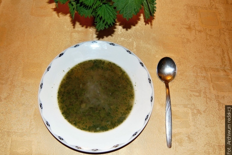 W Zielóny Sztwortek dzwony zastąpiły klekotki, na obiad spożywano postną zupę z pokrzyw