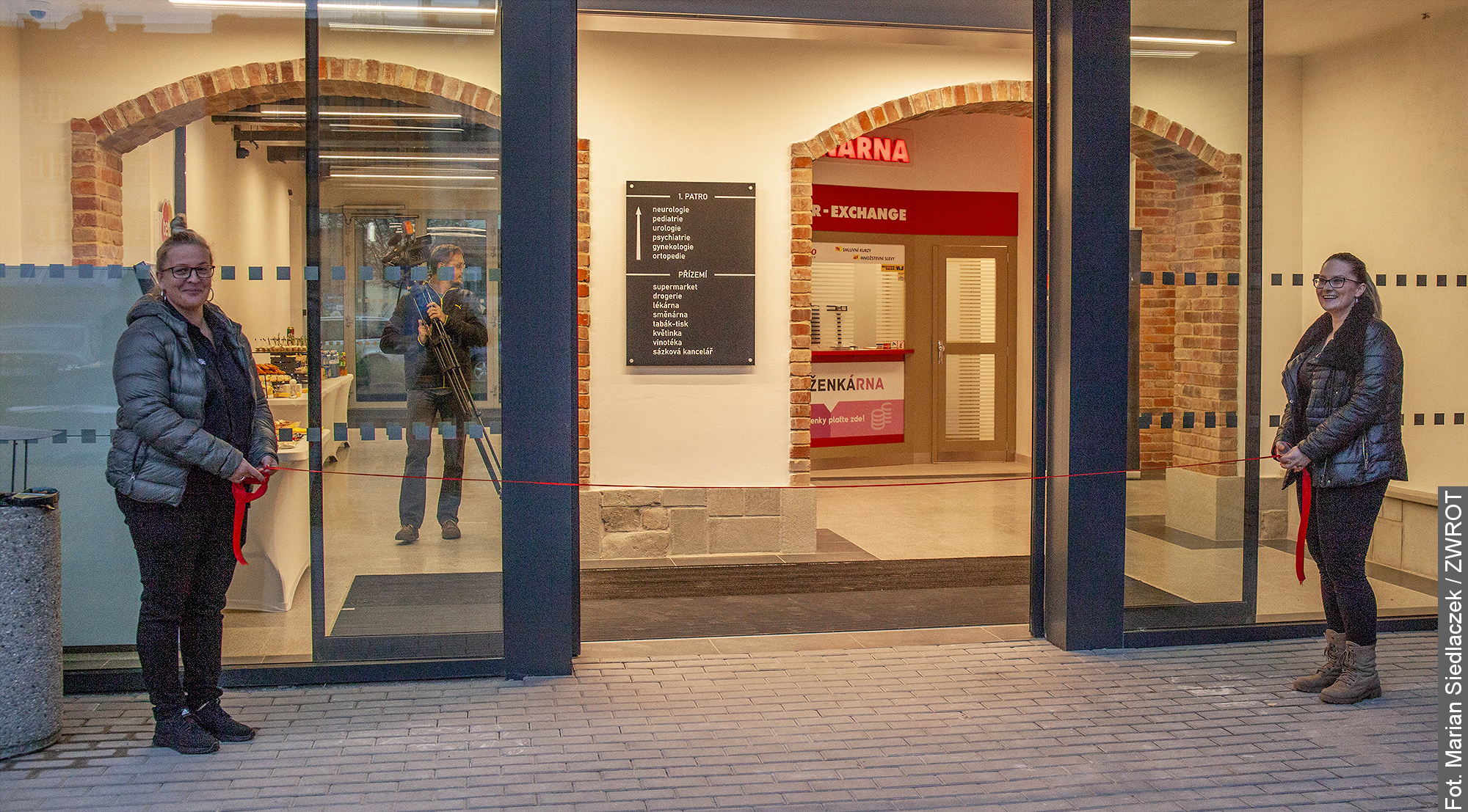Fabryka papieru przekształciła się w kompleks handlowo-usługowy