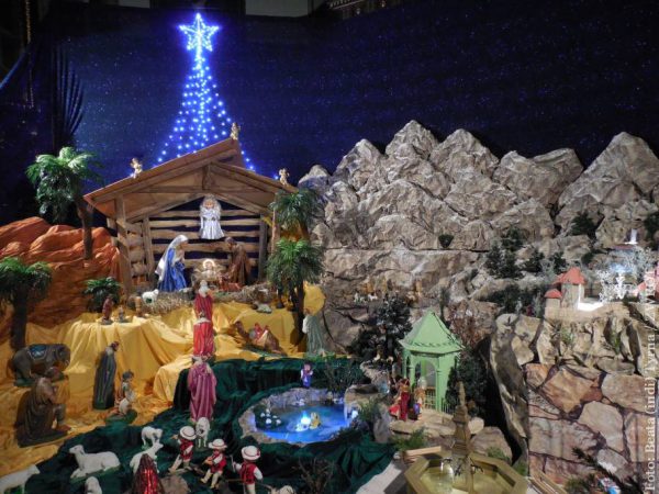 Szopka bożonarodzeniowa w kościele św. Marii Magdaleny w Cieszynie