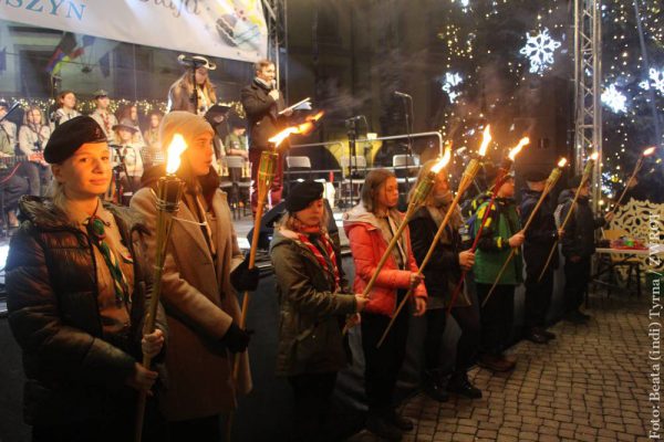 Przekazali betlejemskie światło pokoju