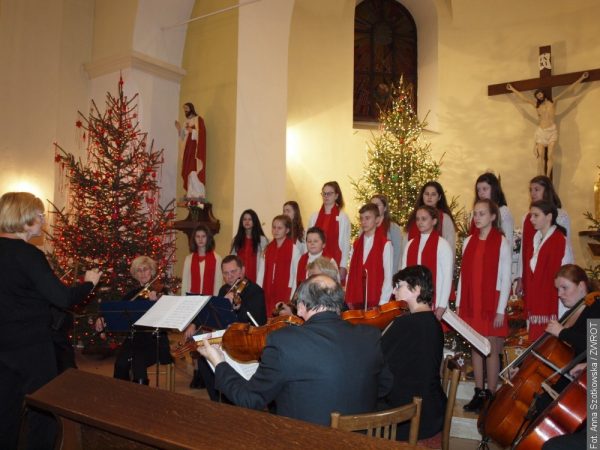 Koncert w kościele w Mostach