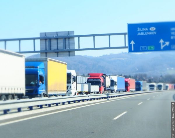 Kontrole na granicach. Drogi zmieniły się w parkingi