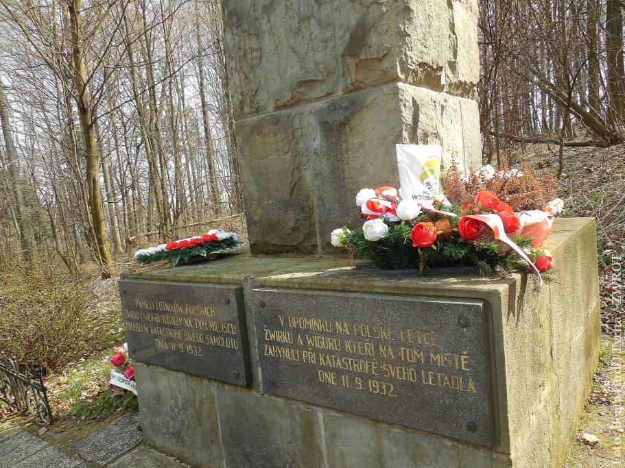 Spacery ze Zwrotem: Pomnik lotników w Cierlicku Kościelcu