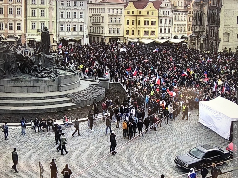 Zamieszki po demonstracji antycovidowców w Pradze