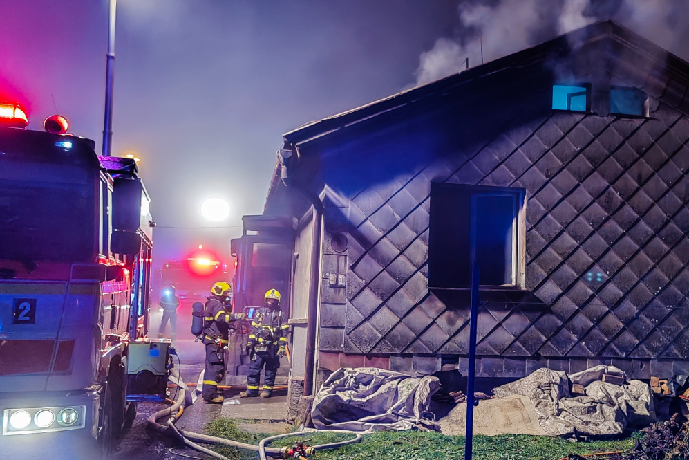 Jedna osoba została ranna w pożarze domu w Trzyńcu