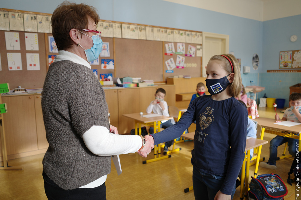 Dzieci ze szkoły w Oldrzychowicach otrzymały świadectwa za pierwsze półrocze
