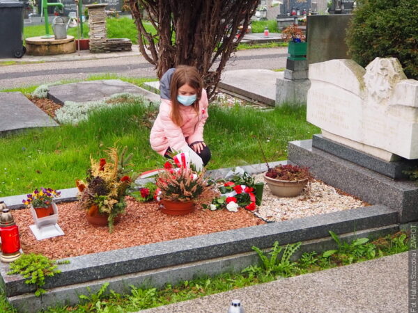 Z okazji Dnia Polonii i Polaków za Granicą konsul generalna złożyła kwiaty na grobach osób szczególnie zasłużonych dla Zaolzia