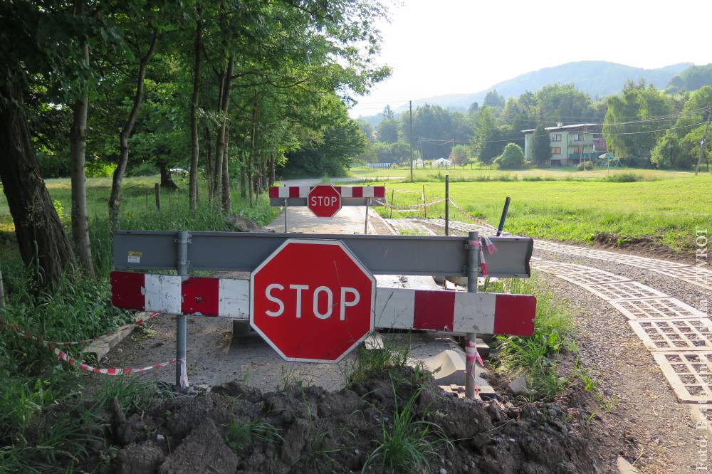 Kolejna gigantycznych rozmiarów dziura w drodze. Tym razem w Cisownicy