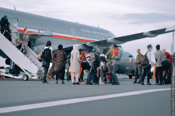 Na pokładzie czeskiego samolotu lecącego z Afganistanu są dwie osoby polskiej narodowości
