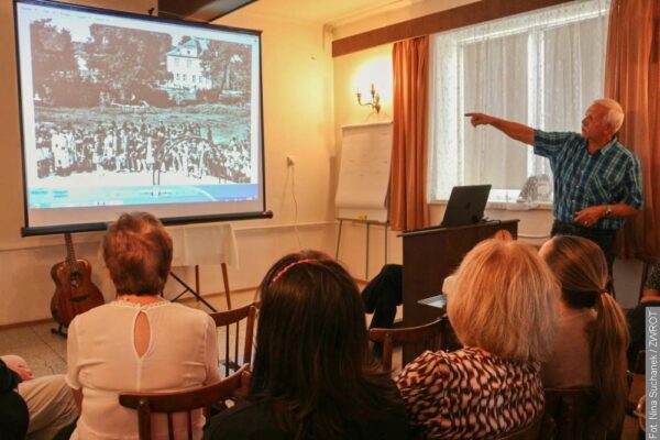 Historia Suchej na fotografii. W świetlicy koła odbyła się prelekcja z pokazem zdjęć