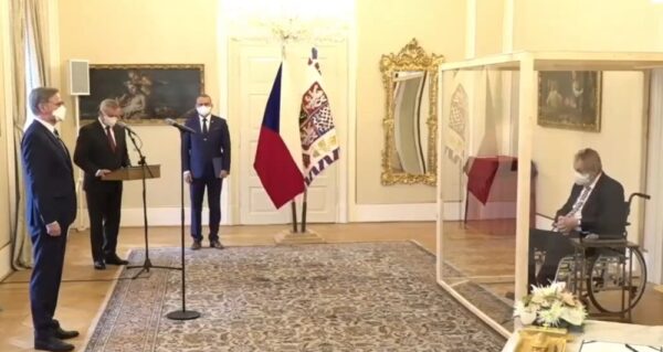 Czechy mają dwu premierów.  Prezydent Zeman mianował premierem Petra Fialę