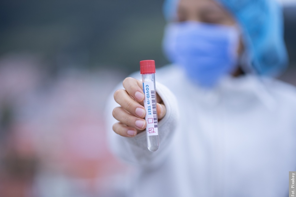 Czeski rząd walczy z koronawirusem. Kursy narciarskie dla wszystkich z negatywnym wynikiem testu PCR