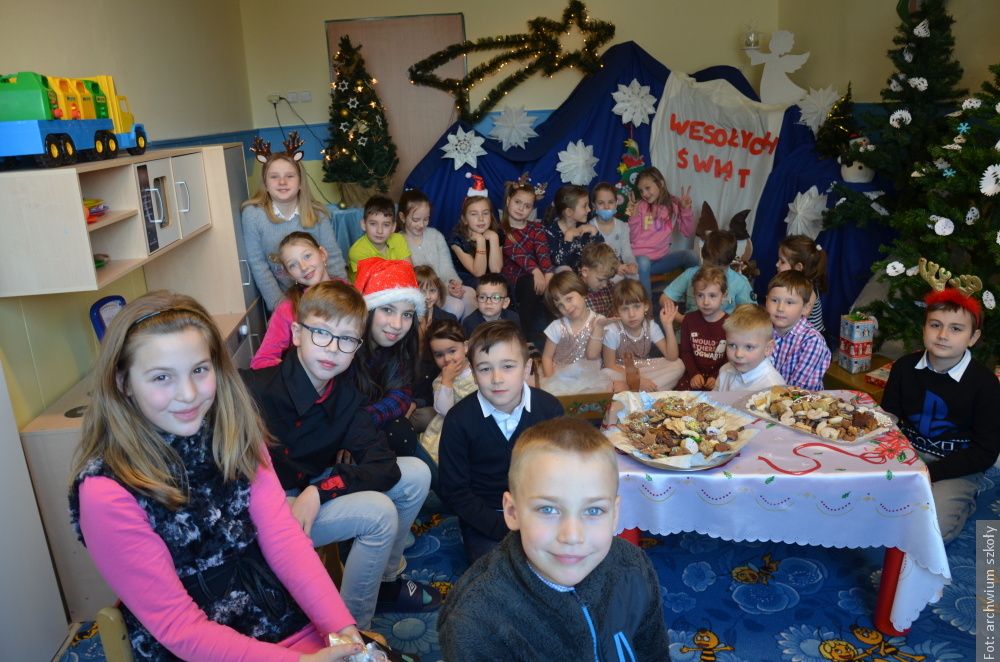 Szkolne wieści: Wspólne świętowanie uczniów i przedszkolaków z Polskiej Szkoły Podstawowej w Orłowej