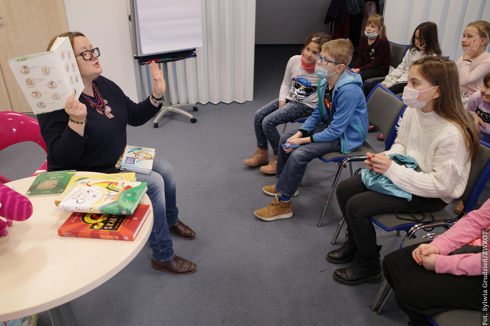 Uczniowie polskiej szkoły spotkali się z pisarką Justyną Bednarek w Trzyńcu. Było ciekawie, wzruszająco i zabawnie