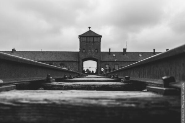 77 lat temu wyzwolono niemiecki obóz zagłady Auschwitz. Wysłuchaj podcastów na temat jego historii