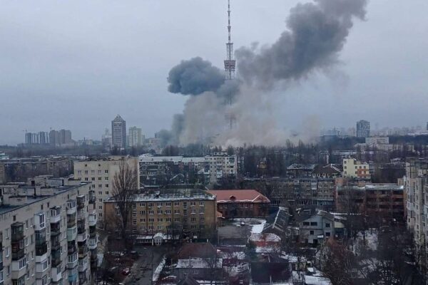 Siły rosyjskie uderzyły w kijowską wieżę telewizyjną