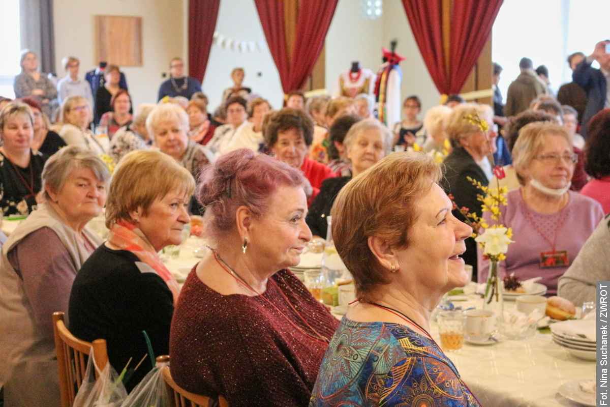 Ponad setka pań z Klubów Kobiet spotkała się, aby spędzić razem dzień. W programie miały bogaty program kulturalny oraz zwiedzanie Błędowic