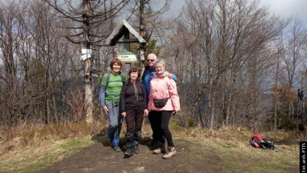 Turyści zrzeszeni w PTTS „Beskid Śląski” w RC poznają polskie góry. Ostatnio zwiedzali Beskid Wyspowy
