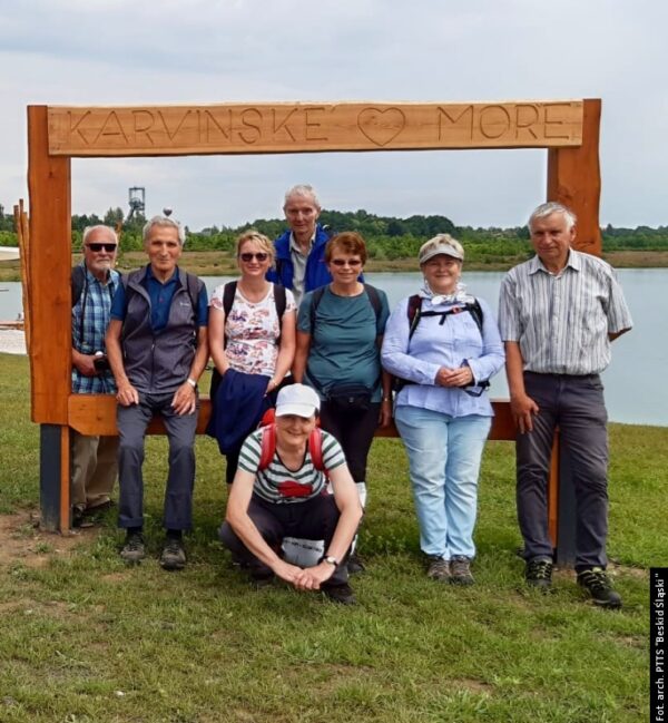 Spacerowali nad karwińskim morzem z PTTS-em. Propozycje krótkich spacerów cieszą się powodzeniem