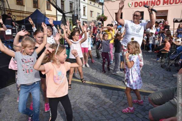 Na jarmark do Jabłonkowa zjechały tłumy. Była muzyka, stoiska i sport [zdjęcia]