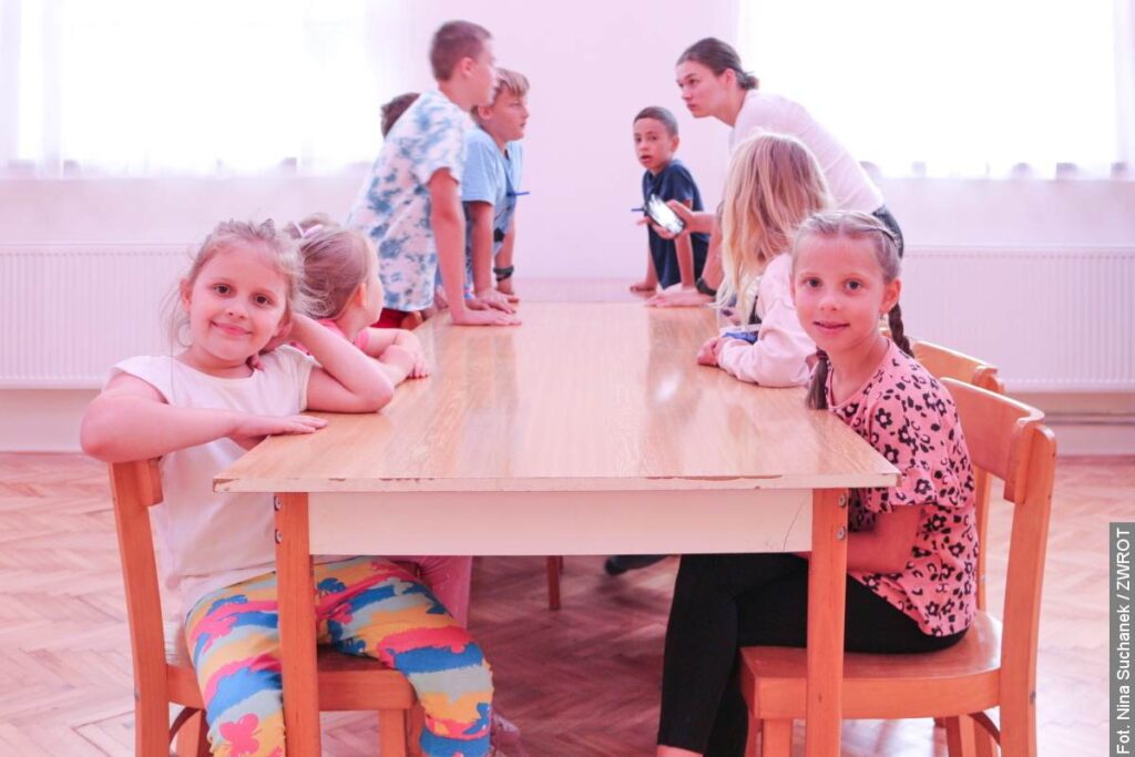 Już trzeci dzień dzieci bawią się na półkoloniach, organizowanych przez MK PZKO w Lesznej Dolnej. Na dziś zaplanowano wycieczkę do DinoParku