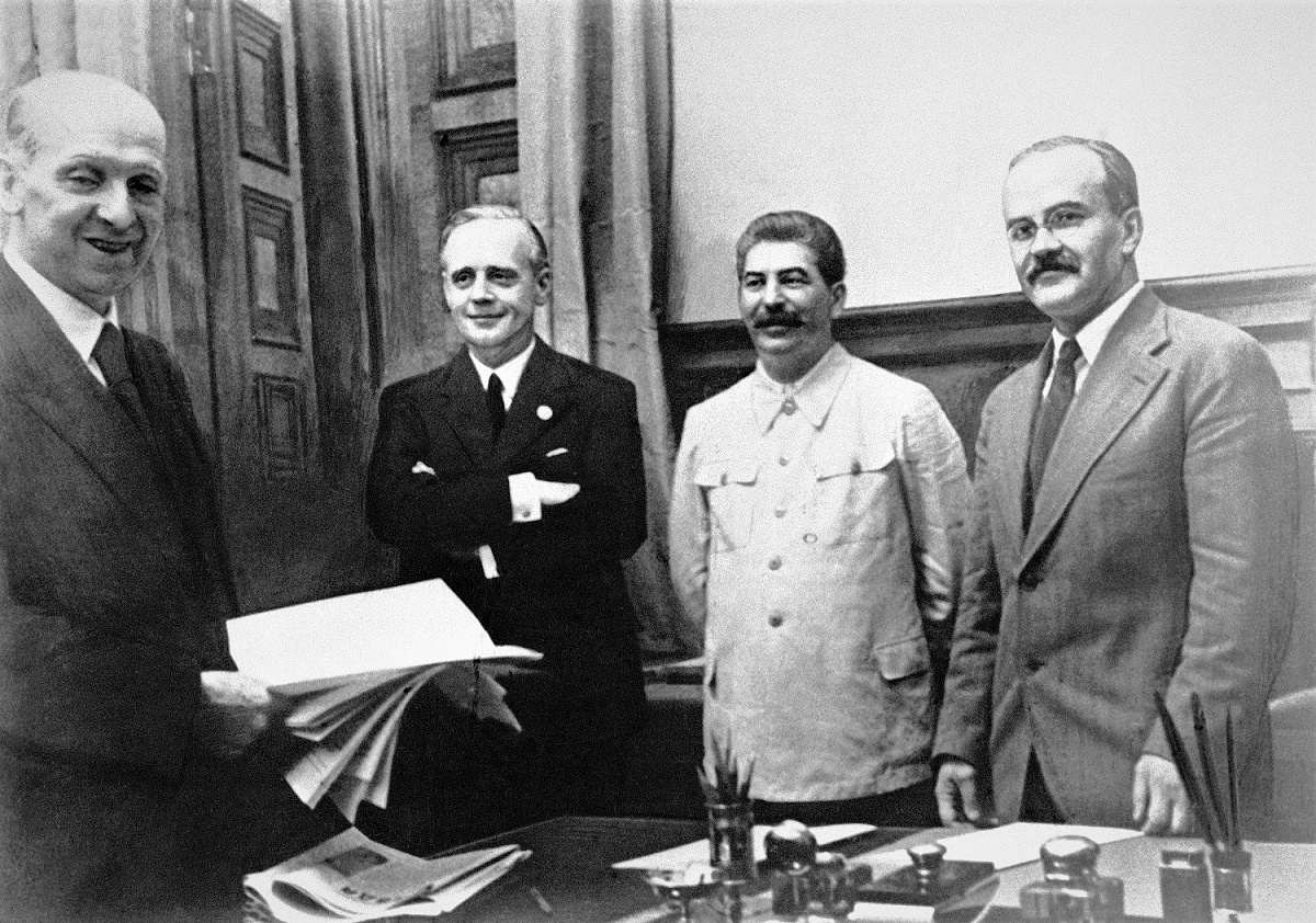 Dziś obchodzimy Europejski Dzień Pamięci Ofiar Nazizmu i Stalinizmu. 83 lata temu podpisano pakt  Ribbentrop-Mołotow
