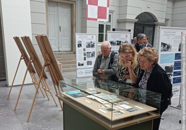 W Bielsku-Białej można zobaczyć wystawę o Żwirce i Wigurze. Pojawiają się na niej również wątki regionalne