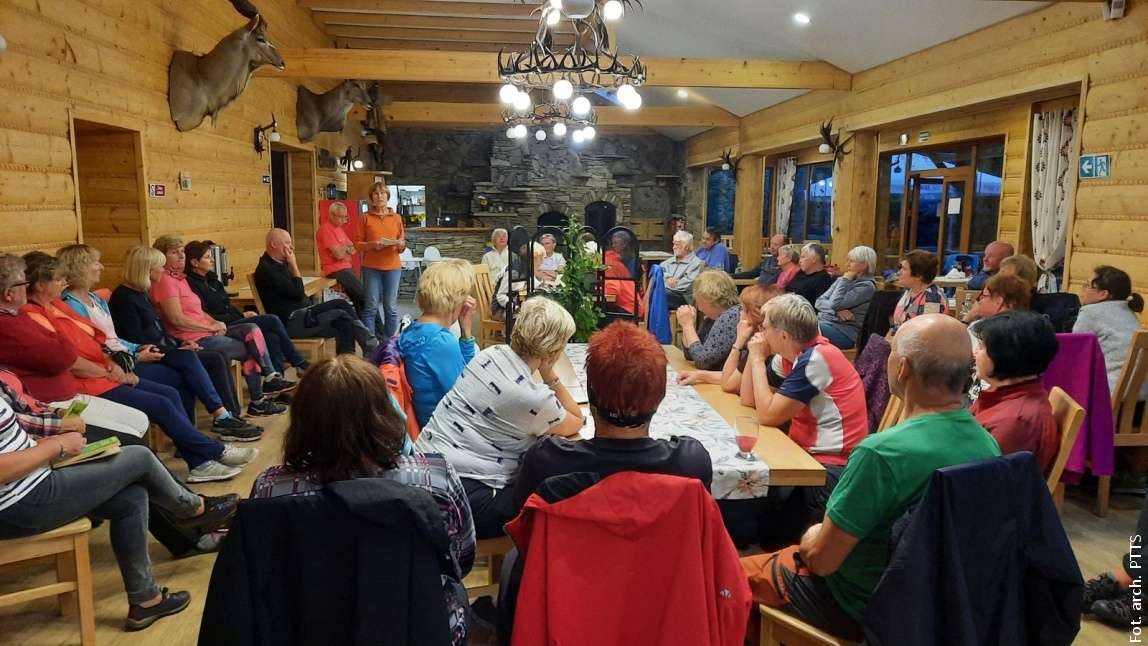 Turyści z PTTS przez tydzień wędrowali po Beskidzie Niskim. Wzruszające spotkanie z rodzinami z Zaolzia, które tam mieszkają