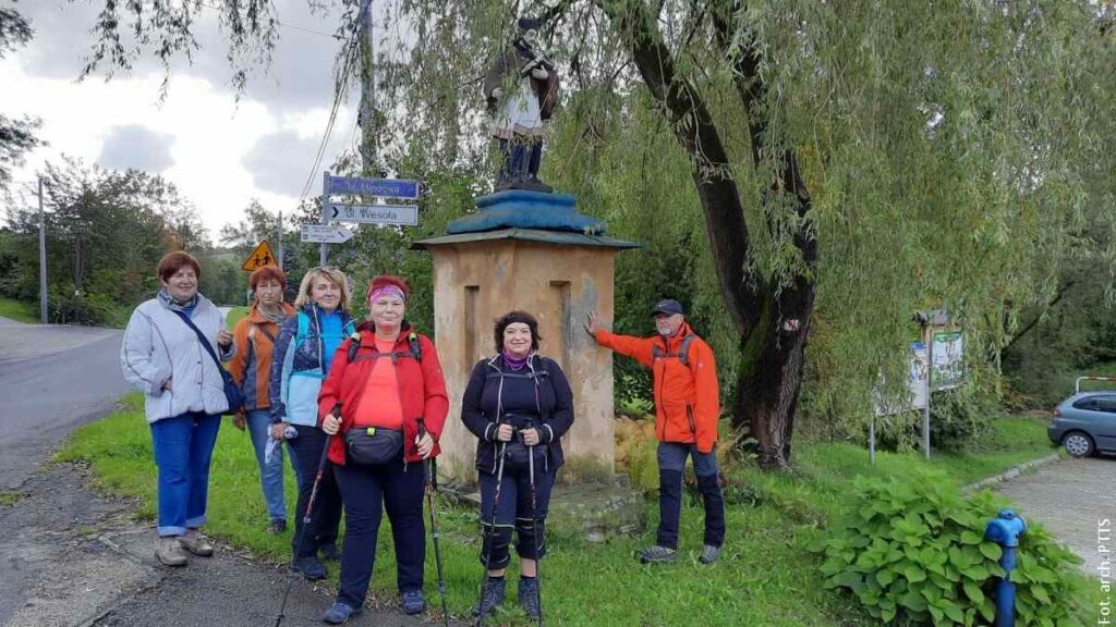 Turyści z PTTS „Beskid Śląski” wędrowali leszniańskimi ścieżkami