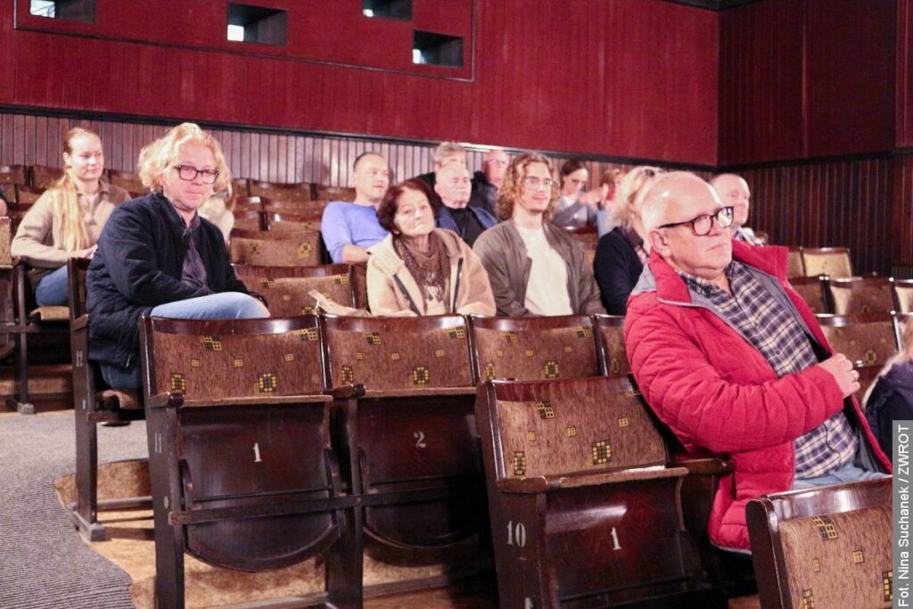 „Babie Lato Filmowe” z ciekawymi gośćmi. O filmie „Śmierć jak kromka chleba” opowiadał Przemysław Branny