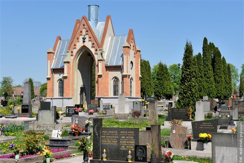 Ograniczenia w ruchu drogowym na ulicy Kasztanowej w Trzyńcu. Sprawdźcie, jak dojechać na cmentarz na Wszystkich Świętych