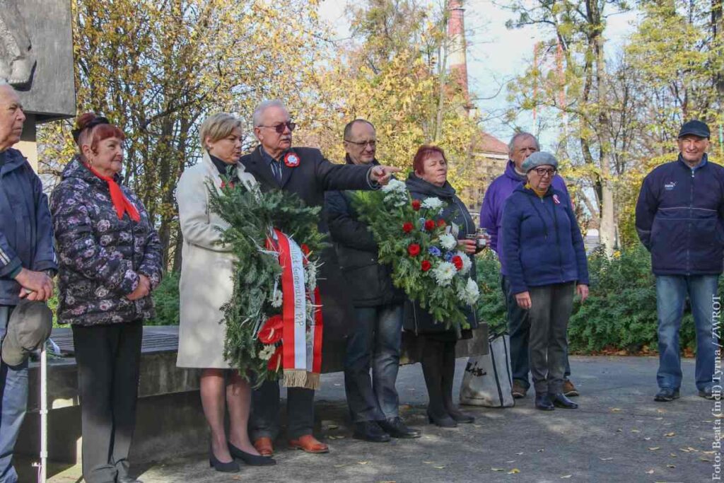 Członkowie stowarzyszenia Rodzina Katyńska spotkali się przy pomniku na Konteszyńcu. Wspominali  przodków, którzy walczyli o niepodległą Polskę
