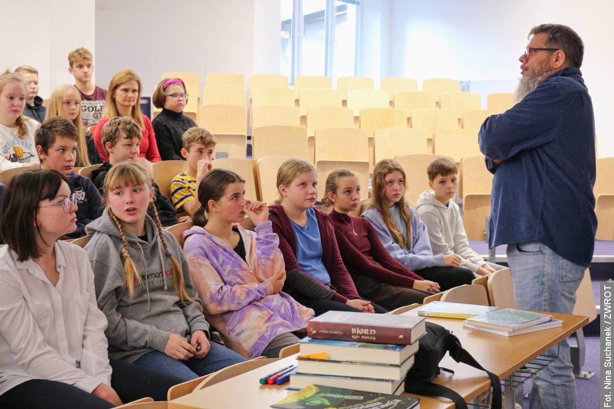 Czytelnicy z PSP w Czeskim Cieszynie spotkali się z Pawłem Wakułą. To był ostatni dzień wydarzenia „Z książką na walizkach”
