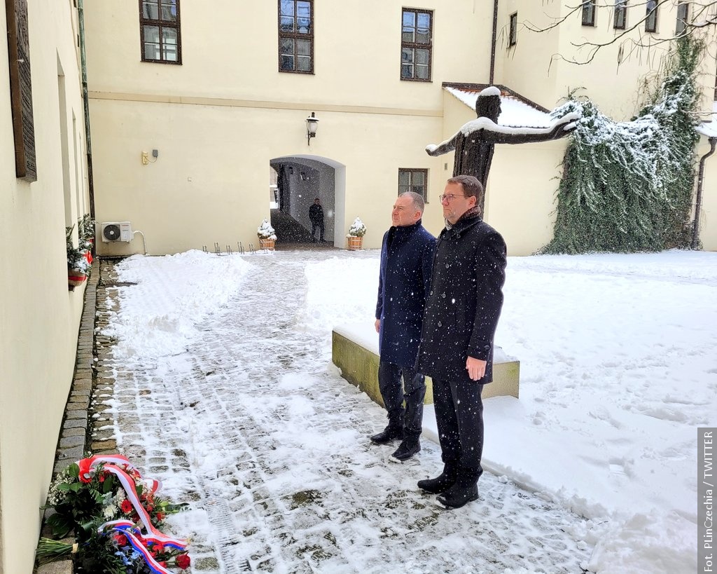 Ambasador Mateusz Gniazdowski uczcił 160. rocznicę wybuchu Powstania Styczniowego. Złożył kwiaty w Telczu oraz w Pradze
