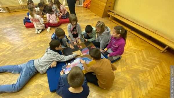 „Puzzle tour w Oldrzychowicach”. Dzieci dowiedziały się, czym jest malarstwo
