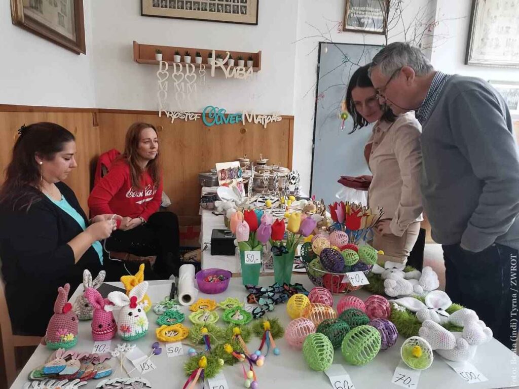 Jarmark Wielkanocny w Skrzeczoniu: Zakupy, integracja i polskie tradycje