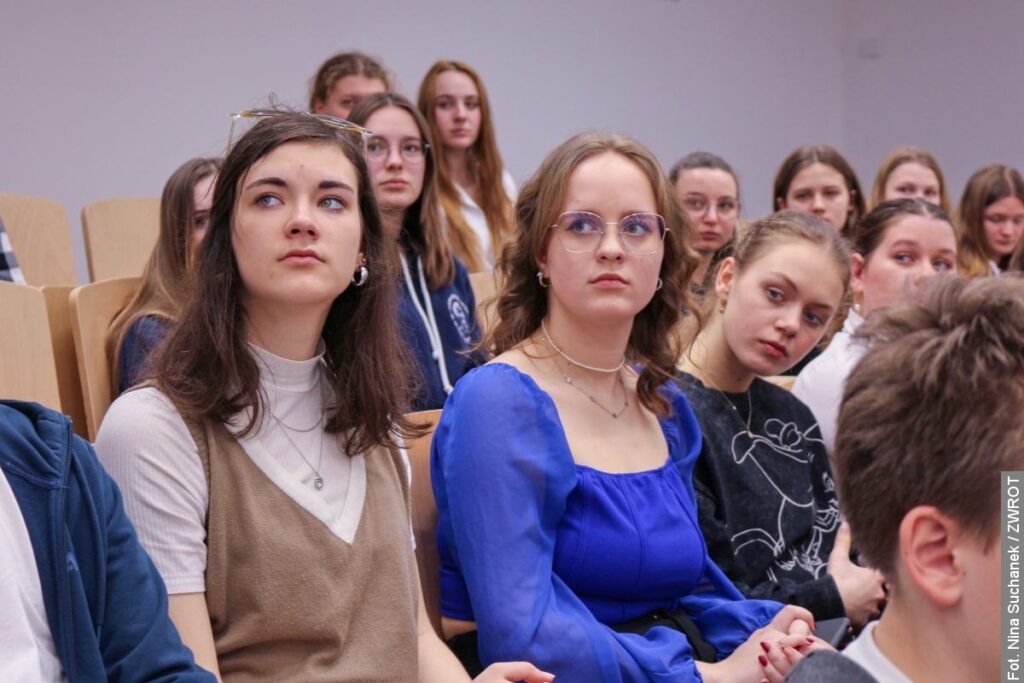 W polskim gimnazjum odbywała się wymiana studencka. Przyjechali uczniowie z liceum w Oleśnicy