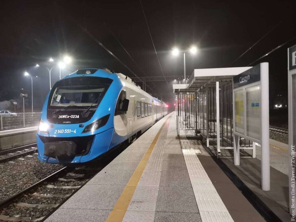 Pociągi z Cieszyna do Krakowa wrócą na tory, ale inwestycja droższa o 370 mln zł