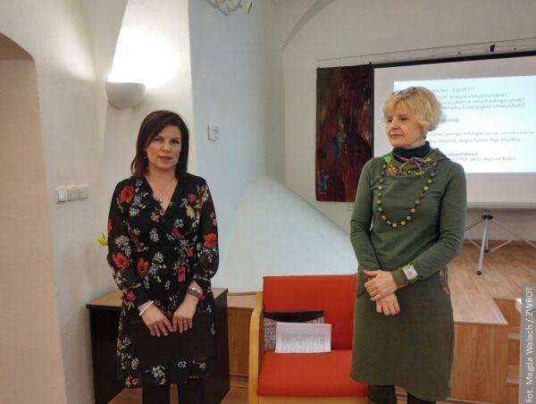 Irena Bogocz wygłosiła w karwińskiej bibliotece wykład. Spotkanie poświęcone było południowosłowiańskim językom
