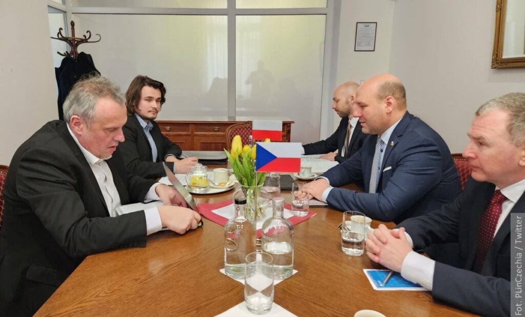 Minister do spraw Unii Europejskiej Szymon Szynkowski vel Sęk złożył wizytę w Pradze. Spotkał się ze swoim czeskim odpowiednikiem