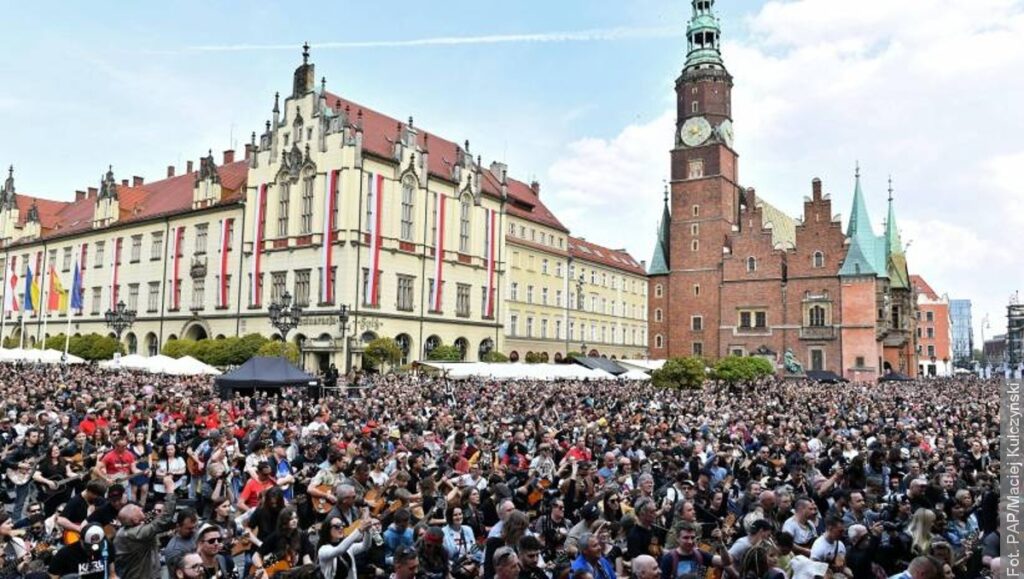 1 maja bierz swoją gitarę i jedź do Wrocławia. Czy uda się pobić Gitarowy Rekord Świata?
