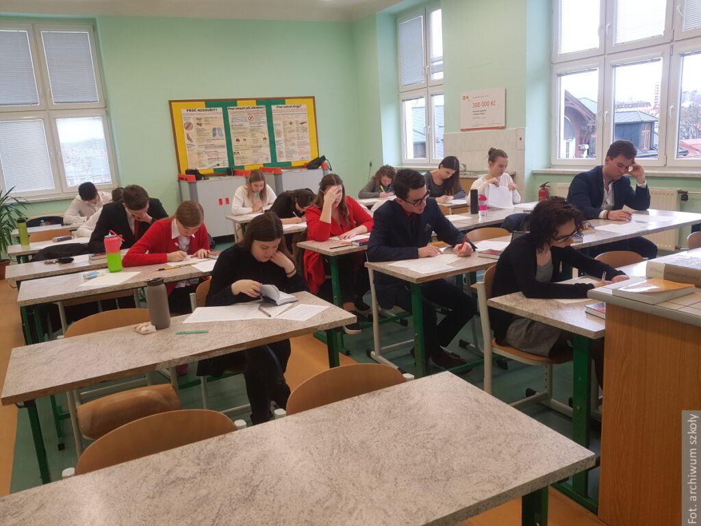 W środę uczniowie Akademii Handlowej pisali egzamin z języka polskiego. Zobacz, jakie tematy wybrali