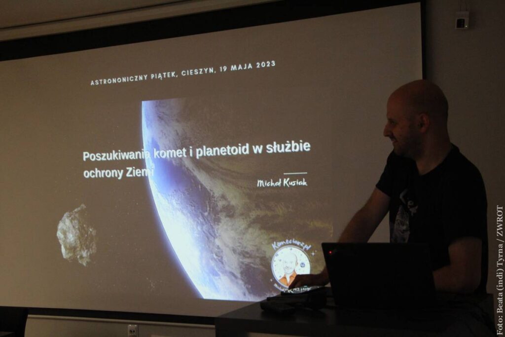 Astronomiczny Piątek. Zainteresowani tematem wysłuchali ciekawych wykładuów