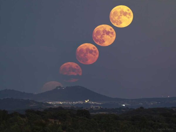Koniunkcja Księżyca w pełni z Antaresem. Kiedy i jak obserwować widowiskowy wschód tzw. Truskawkowego Księżyca