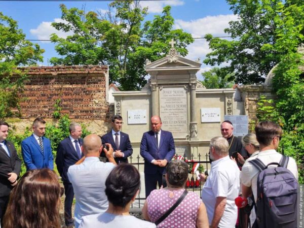 Wczoraj w Cieplicach odsłonięto odnowiony grób ministra Leona Bilińskiego